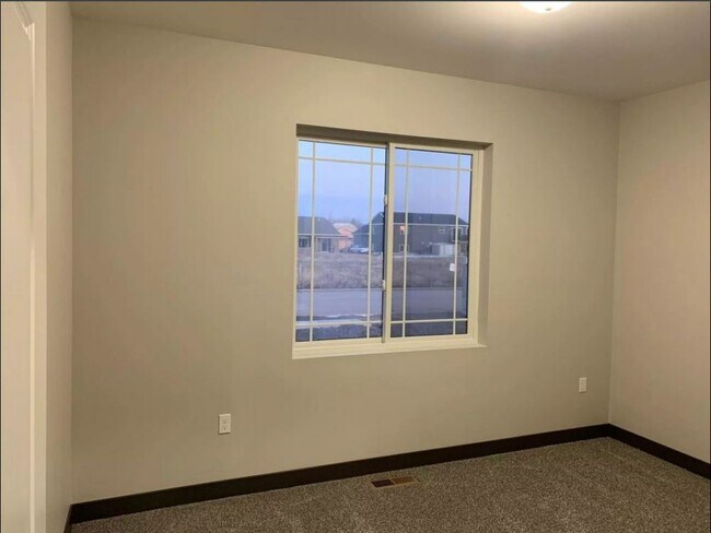 Building Photo - 3031 Hazelnut Ln, Rapid City, SD 57703