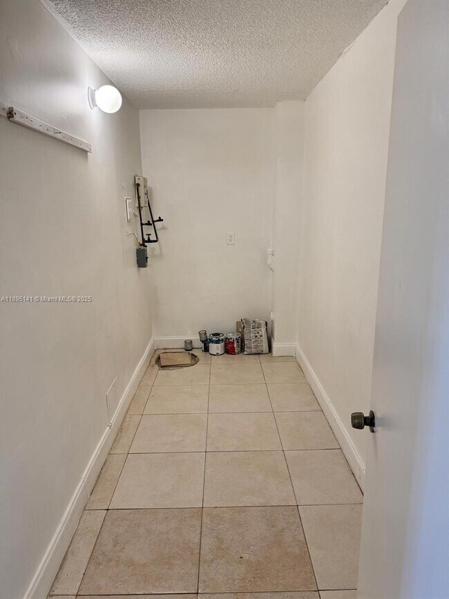 Building Photo - 14840 Naranja Lakes Blvd