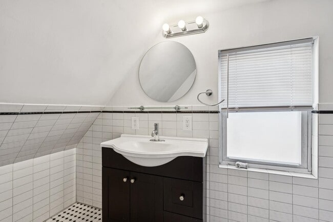 Building Photo - 132 Dodd St