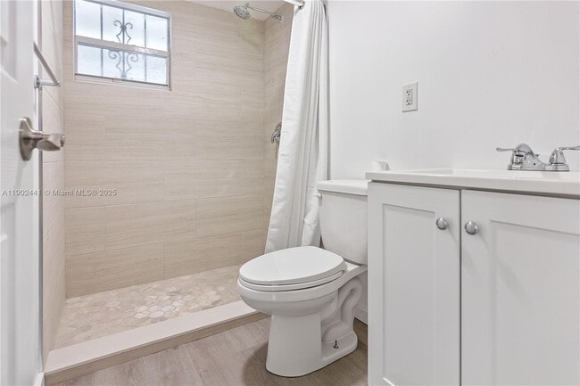 Building Photo - 218 SW 6th Ave