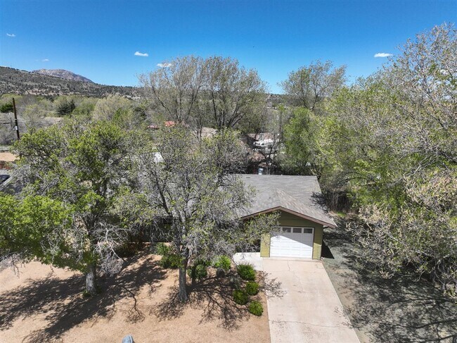 Building Photo - Newly Remodeled 3 Bed, 2 Bath Home with 1 ...