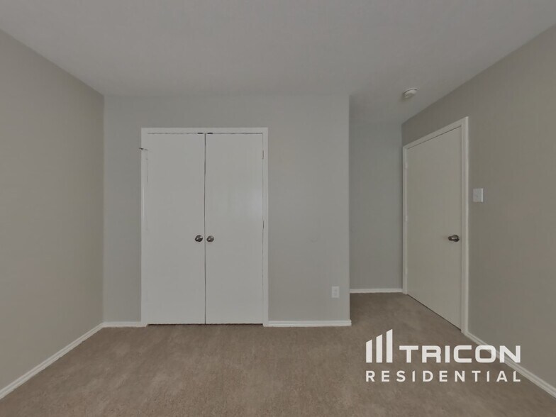 Building Photo - 33111 Cottonwood Bend
