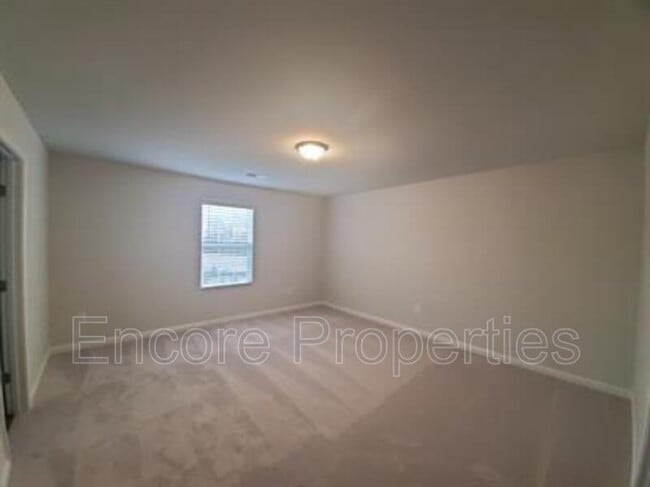 Building Photo - 208 Abercorn Way