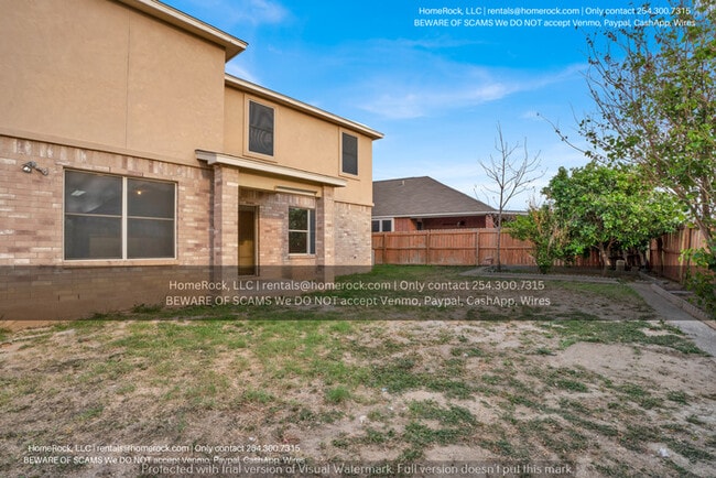 Building Photo - 3 Bedroom 2.5 Bath Available