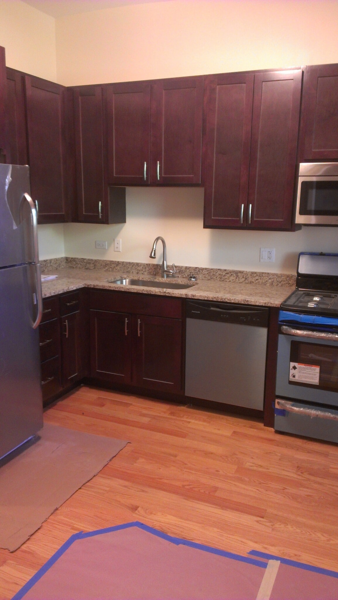 Building Photo - 1758 W Montrose Ave