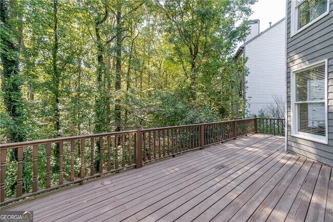 Building Photo - 651 Briarleigh Way