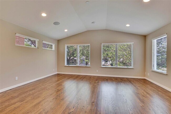 Building Photo - 2905 Greenlawn Pkwy