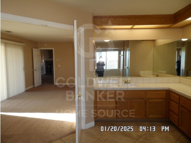 Building Photo - 3 Bedrooms, 2 Bathrooms, Approx. 2492 sq. ...