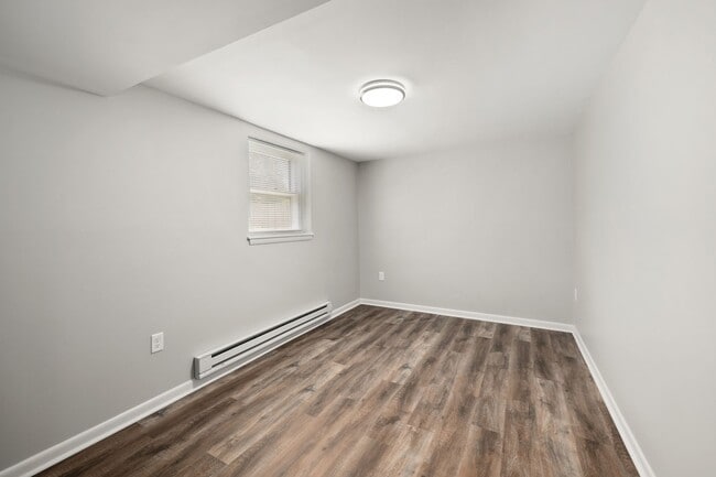 Building Photo - Charming Bi-Level for rent in Milford, $2,...