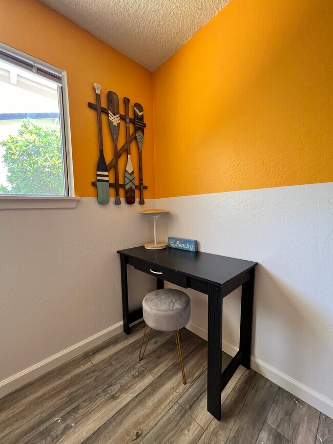 Building Photo - 3320 Panorama Dr