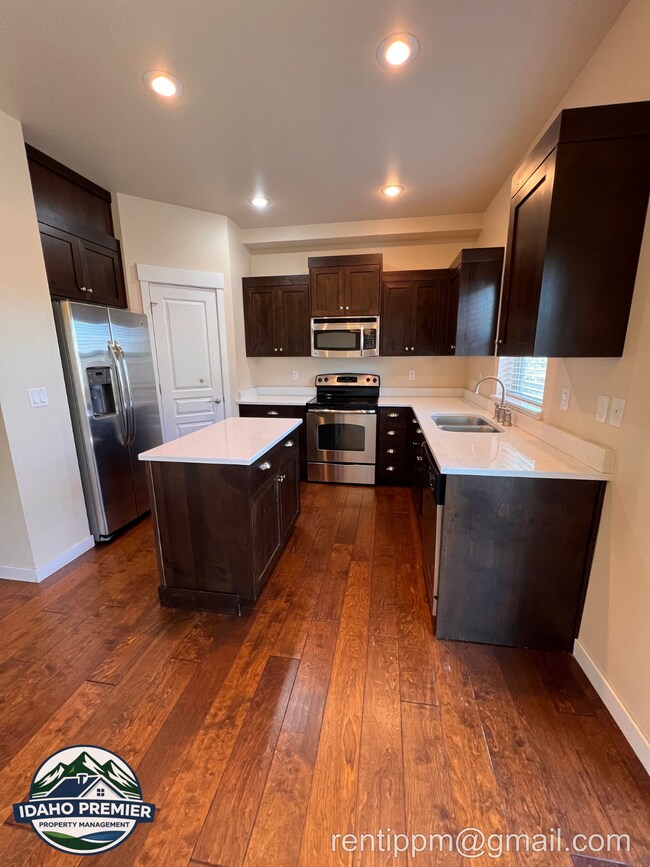 Building Photo - 8834 W Pine Valley Ln