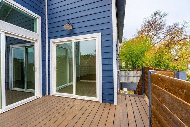 Building Photo - Tip Tier Views at this Beautiful 4 bedroom, 3 bathroom home in Central East Austin!!!