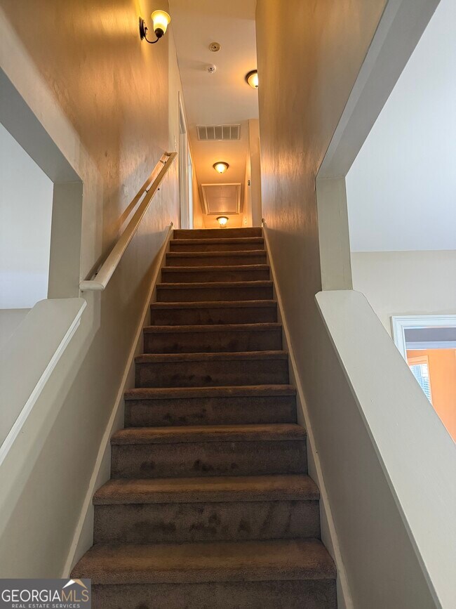 Building Photo - 2104 Ginger Estates Dr NE