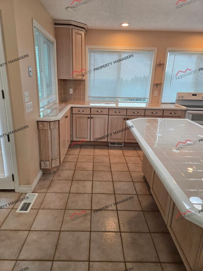 Building Photo - STATUS: *AVAILABLE* R285 | $2595 + $100 for well/septic maintenance