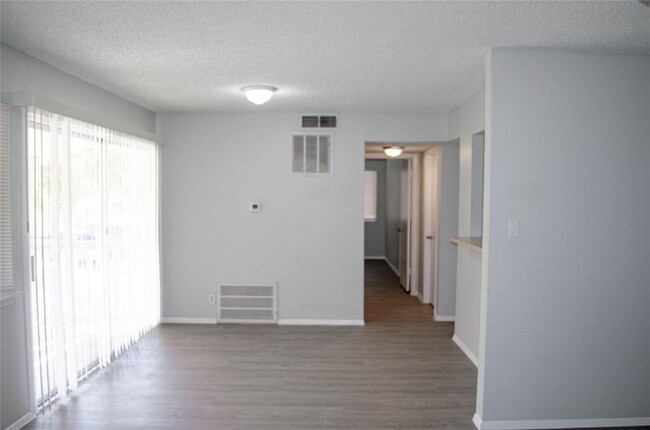 Building Photo - 8907 Parkfield Dr