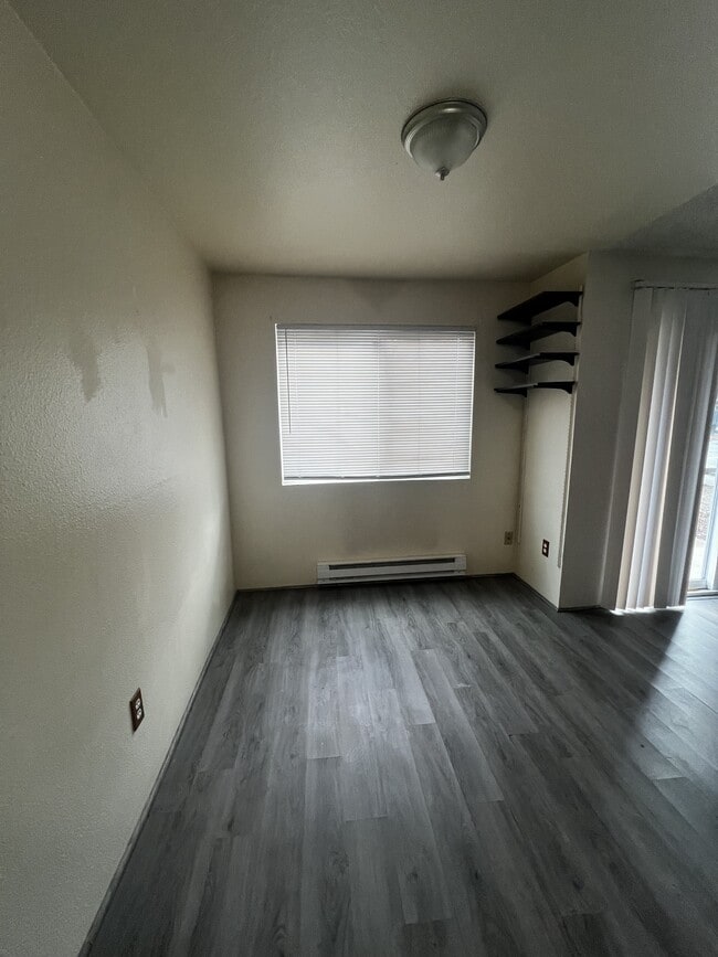 Building Photo - 15210 Macadam Rd S