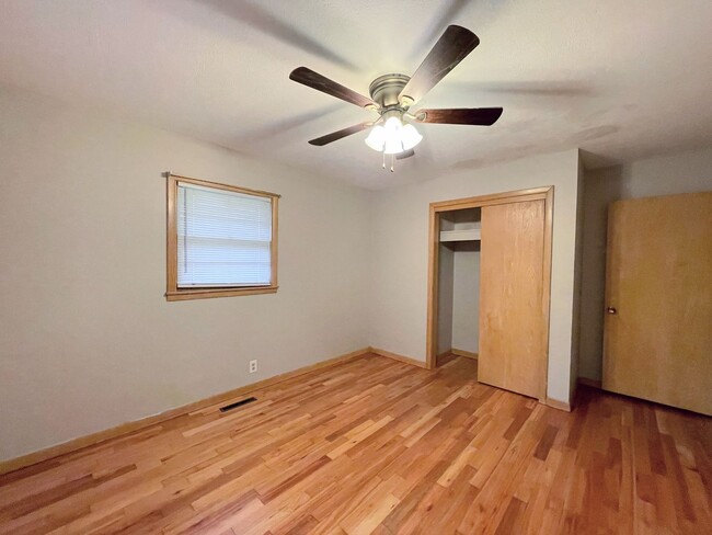 Building Photo - 2 bed brick home outside town