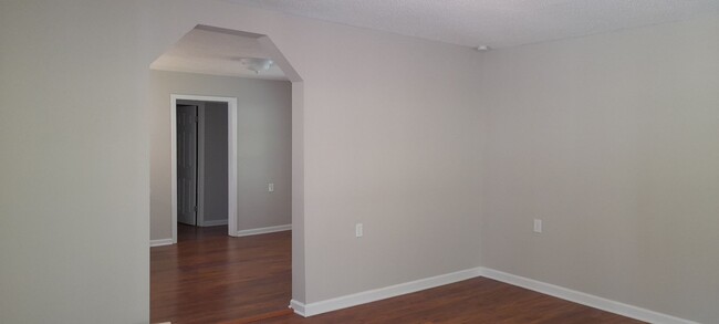 Building Photo - Coming in March - 3 bedroom 1 bath home lo...