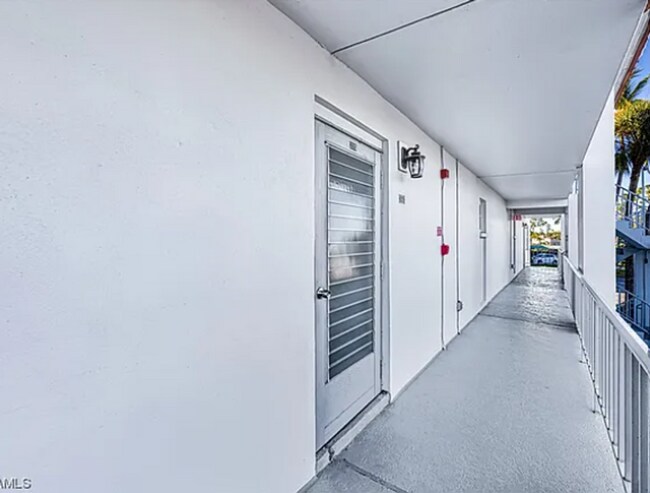 Building Photo - 1700 Pine Valley Dr