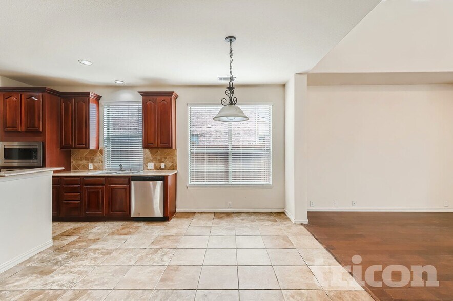 Building Photo - 8698 Fisher Dr