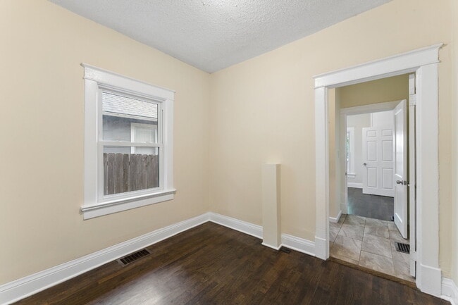 Building Photo - Charming 2-Bedroom Home! FIRST MONTH FREE!