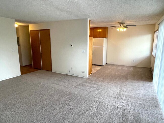 Building Photo - Peaceful 55+ Living | 2 Bed, 1 Bath Apartment with Golf Course Views — Kennewick, WA