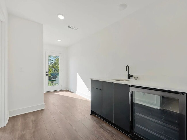 Building Photo - "Spacious 4-Bed Townhouse Oasis in Nashville – 2,500 Sq. Ft. of Modern Comfort!"