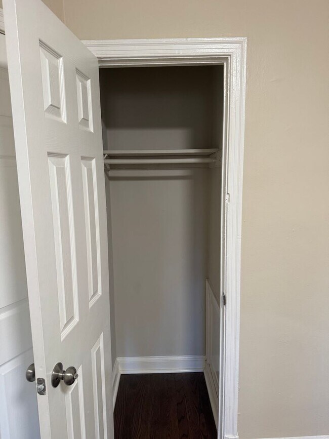 Building Photo - Move in Special! 2 Bed 1 Bath SE DC