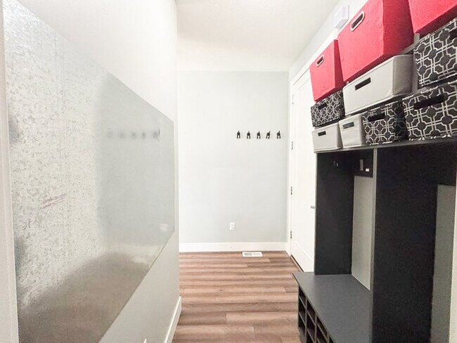 Building Photo - Luxury 5-Bedroom Rental with Pool, Finishe...