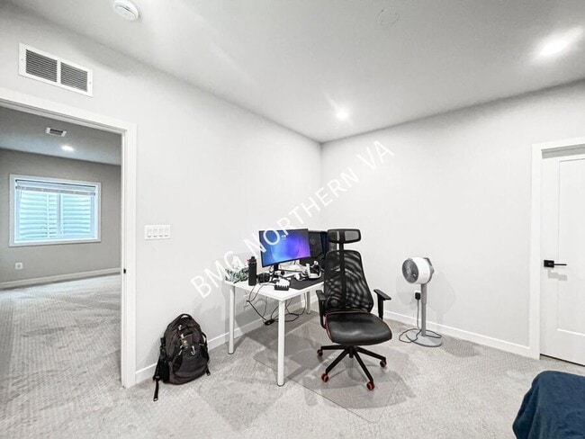 Building Photo - 41684 Carefree Court