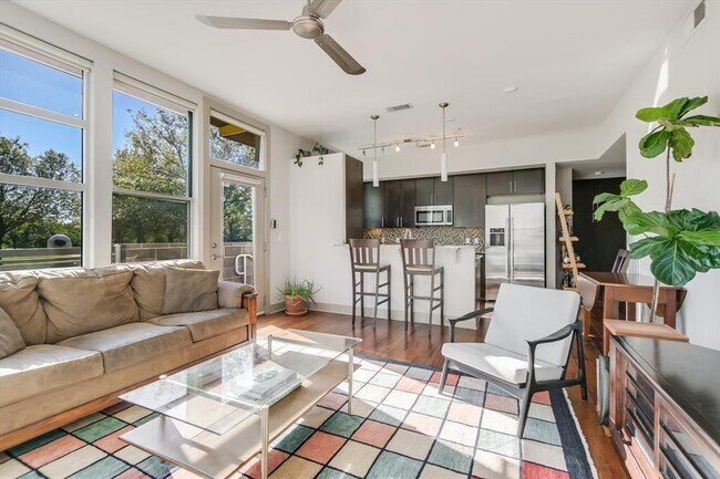 Building Photo - 1320 Robert Browning St