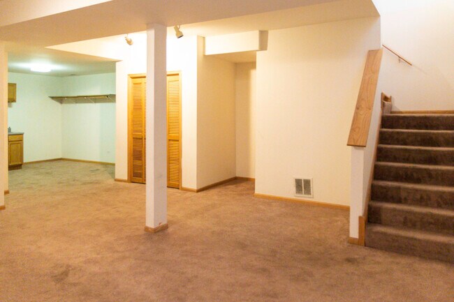 Building Photo - 1465 W Cortez St