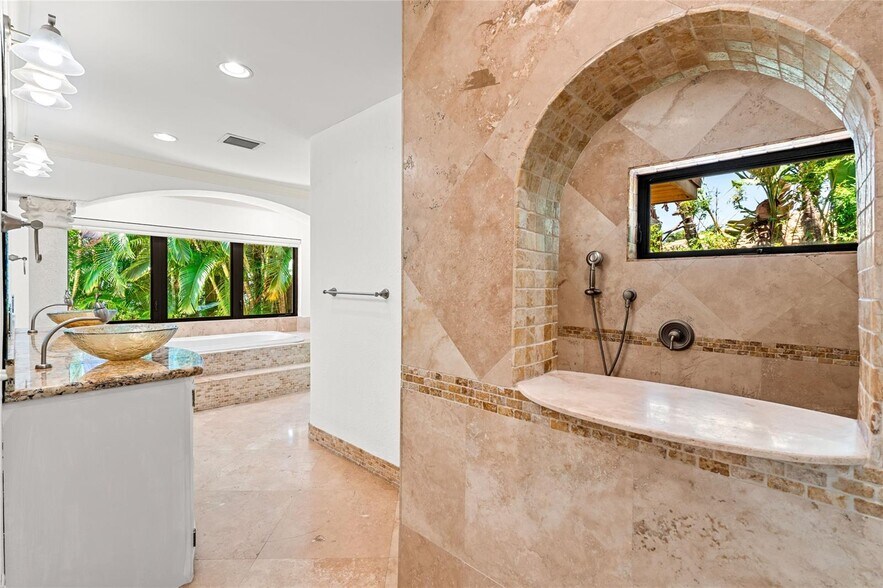 Building Photo - 515 Lido Dr