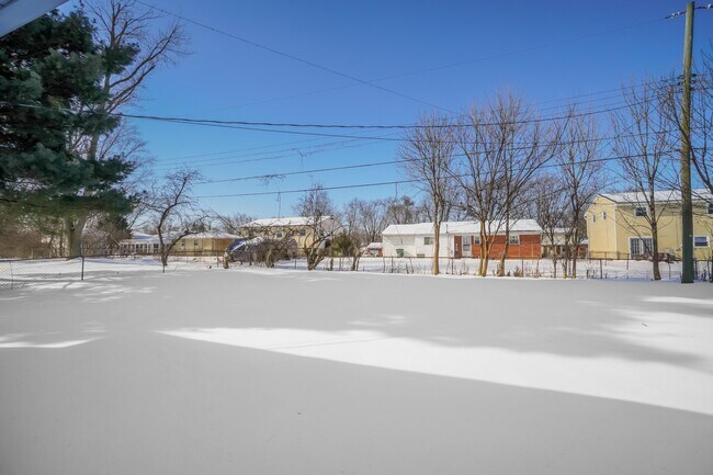 Building Photo - 6373 Faircrest Rd