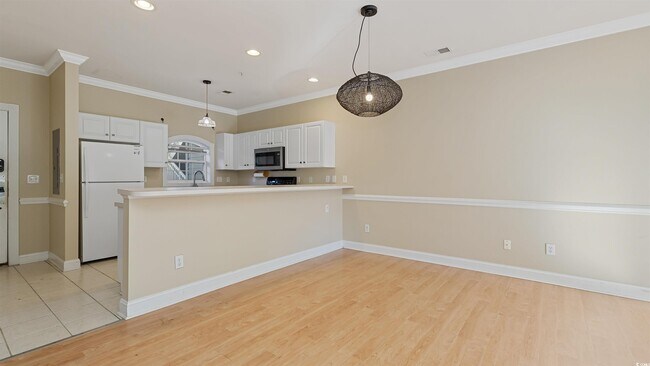 Building Photo - 4880 Dahlia Ct