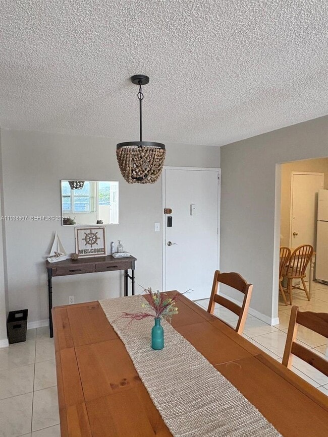 Building Photo - 401 Golden Isles Dr