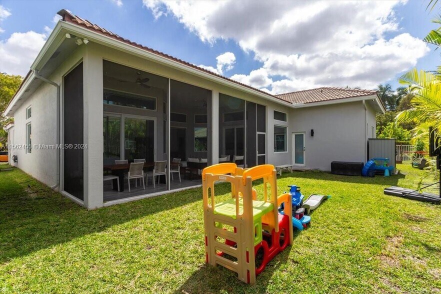 Building Photo - 3847 Crestwood Cir