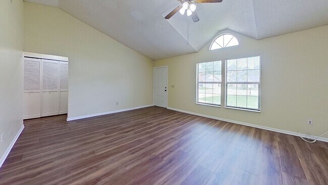 Building Photo - Spacious 4 Bedroom Home in Girvin!