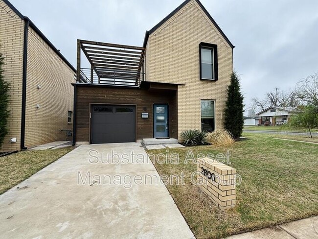 Building Photo - 2800 N McKinley Ave