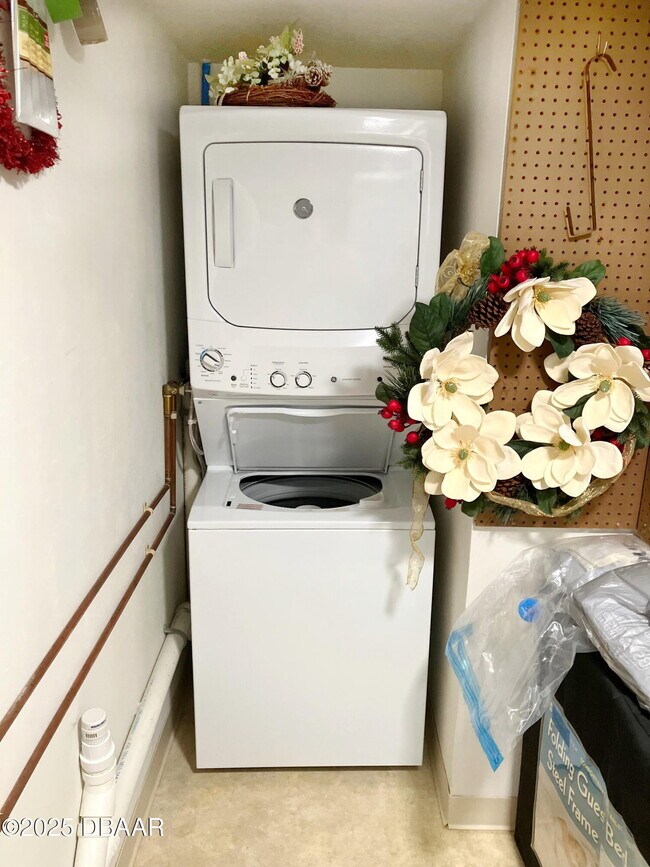 Building Photo - 1155 Ocean Shore Blvd