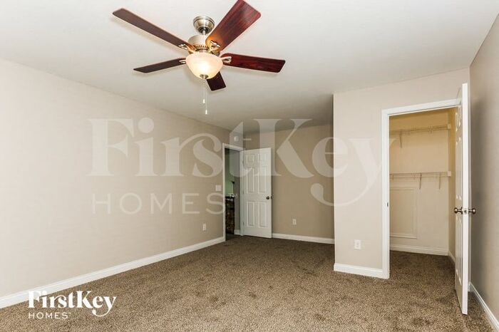 Building Photo - 866 Emerald Dr