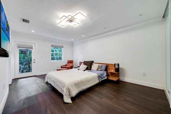 Building Photo - 3940 Loquat Ave