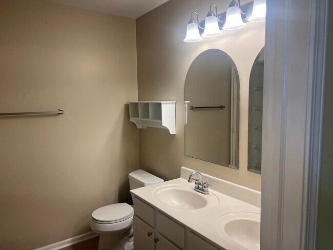 Building Photo - 2059 Orchard Ln