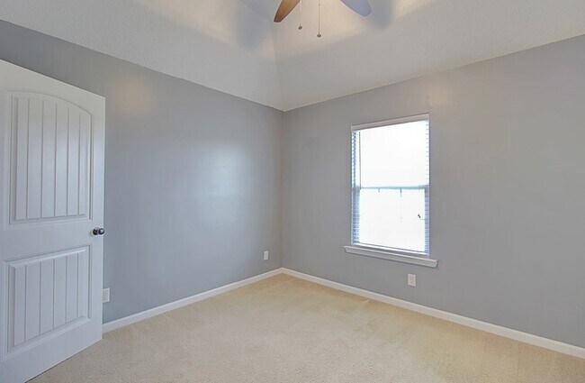 Building Photo - 935 Mustang Ln NE
