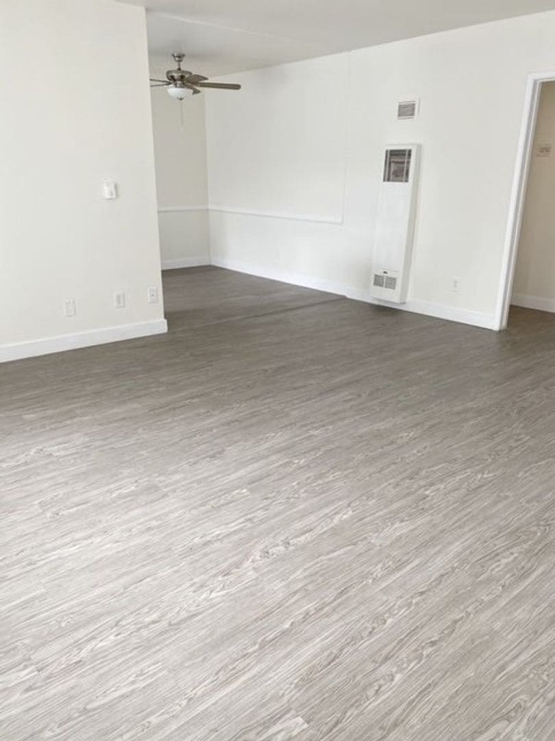 Interior Photo - 2110 W El Segundo Blvd.
