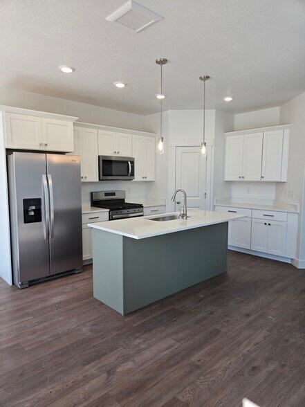 Building Photo - 4816 S Heartwood Rd