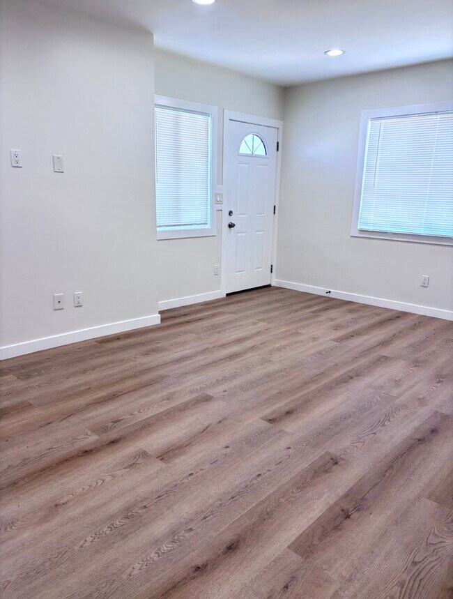 Building Photo - 1416 W 130th St