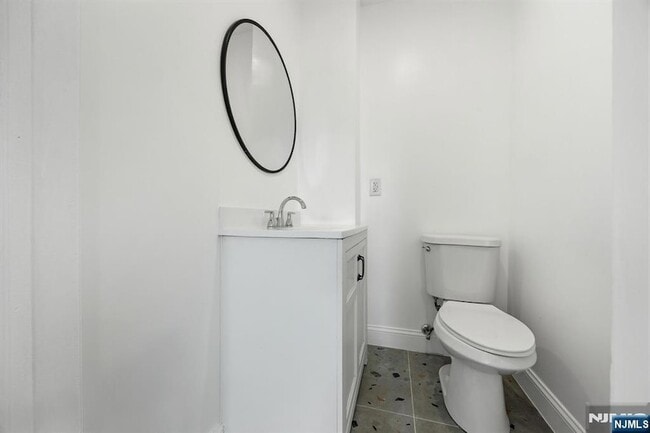 Building Photo - 826 7th St