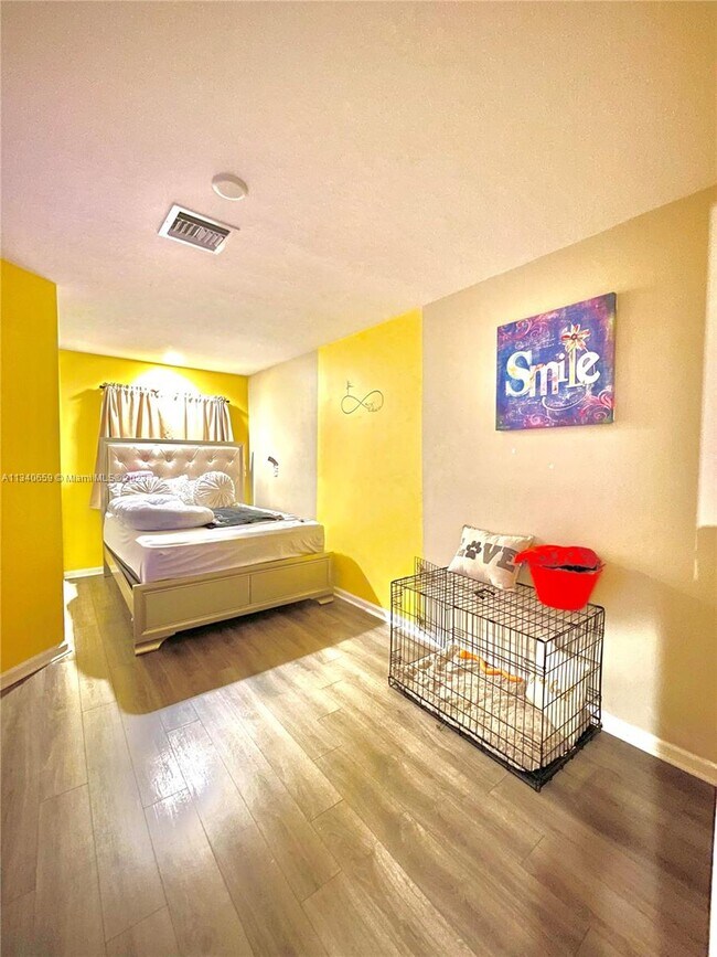 Building Photo - 1359 Avon Ln