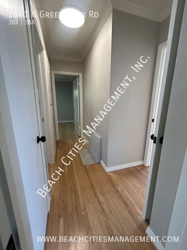 Building Photo - 2841 N Greenbrier Rd